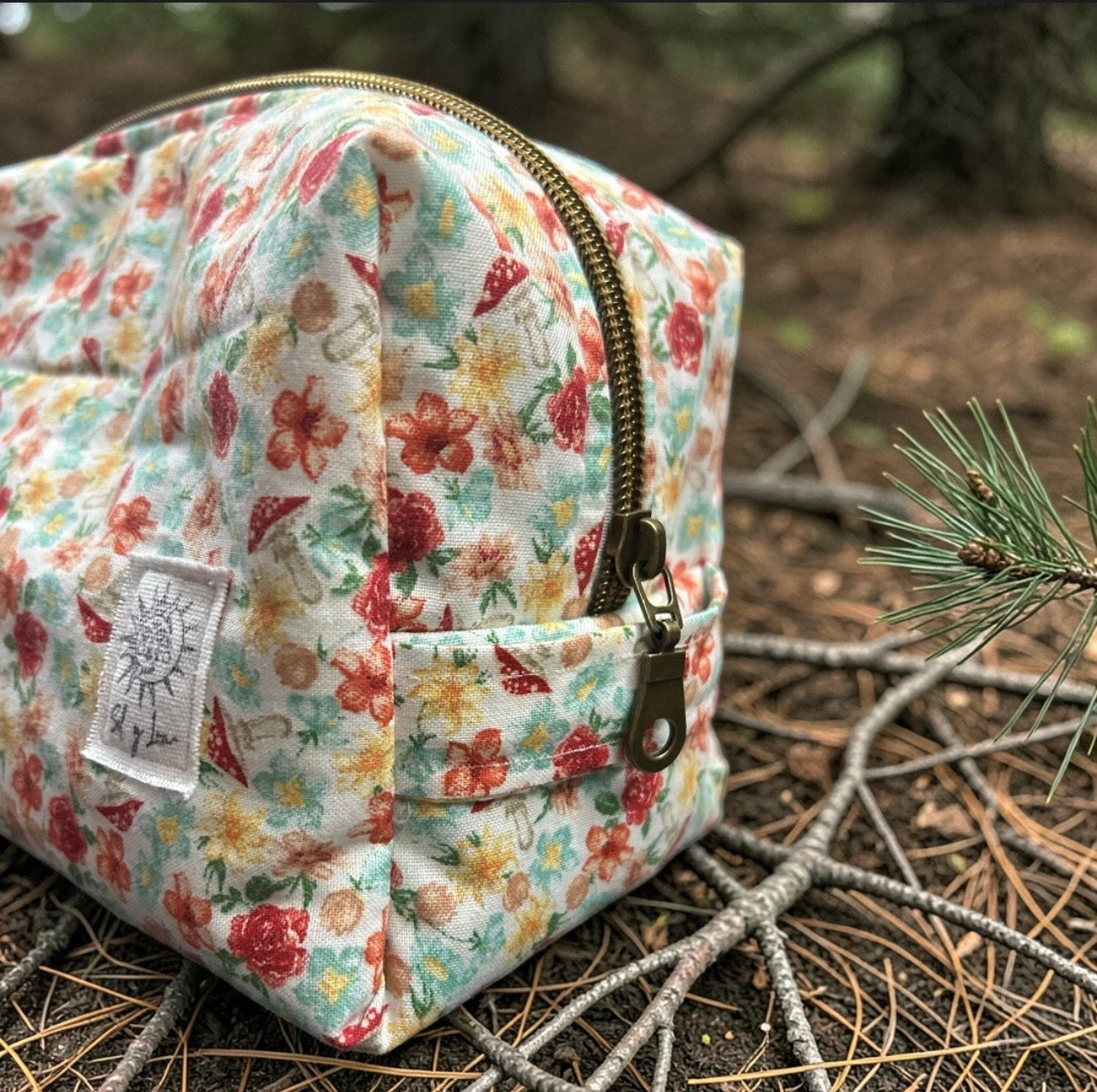 Wildflower Vanity | Large Essentials Bag